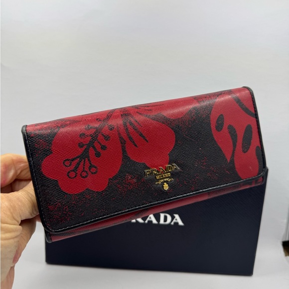 Prada Milano Bifold Flap Snap Black and Red Floral Wallet 20634 - Picture 1 of 11